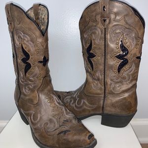 Laredo Women’s Cowboy / Cowgirl boots.